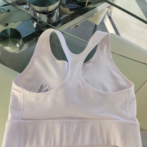 ￼Brassière de sport maintien normal avec coussinet une pièce Nike dry-fit swoosh - Picture 3 of 4